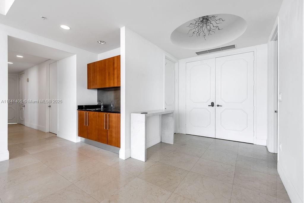 Vendido Recientemente: $2,300,000 (3 camas, 3 baños, 2143 Pies cuadrados)