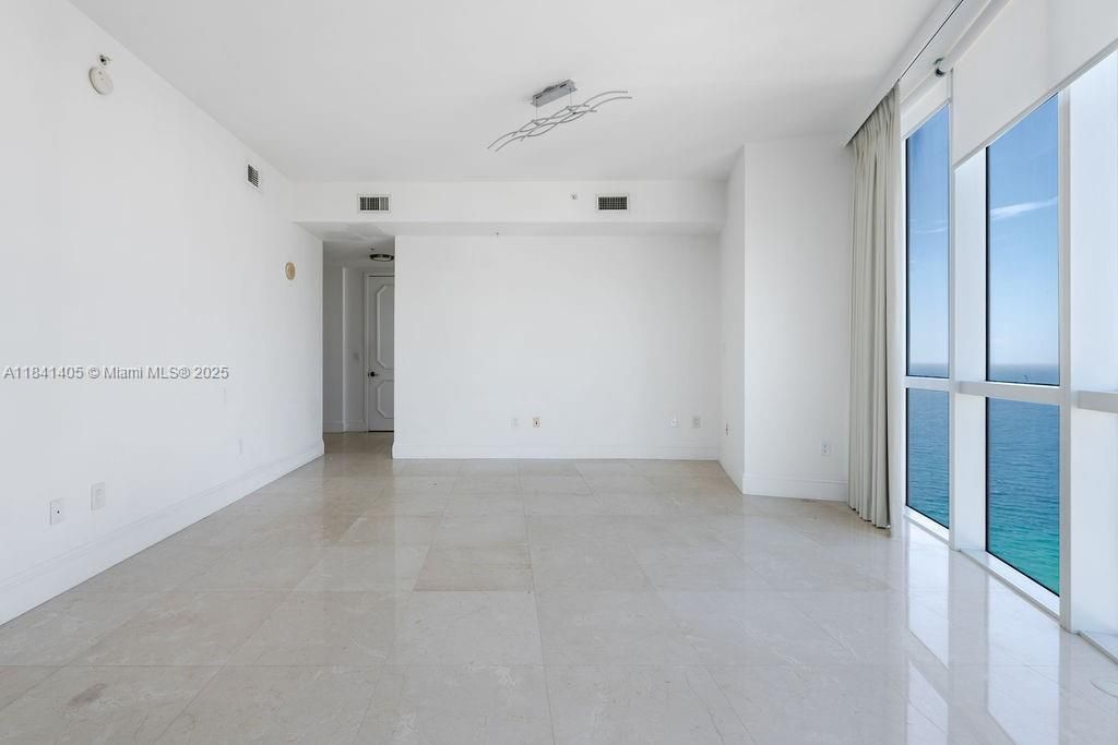 Vendido Recientemente: $2,300,000 (3 camas, 3 baños, 2143 Pies cuadrados)