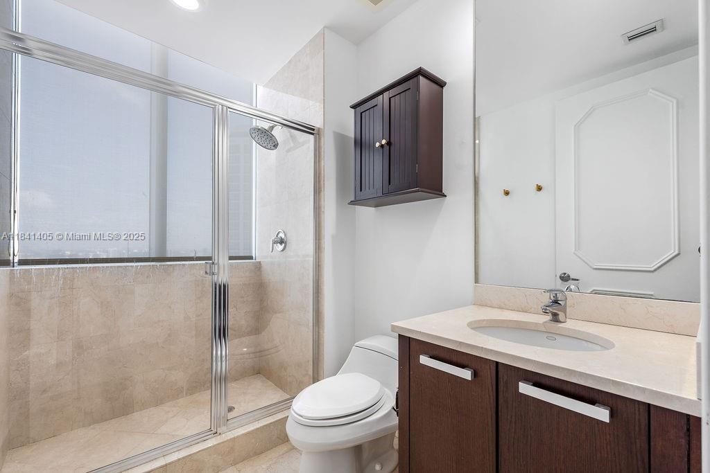 Vendido Recientemente: $2,300,000 (3 camas, 3 baños, 2143 Pies cuadrados)