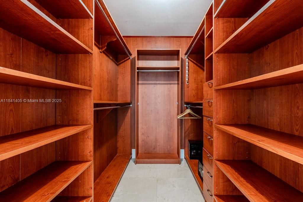 Vendido Recientemente: $2,300,000 (3 camas, 3 baños, 2143 Pies cuadrados)