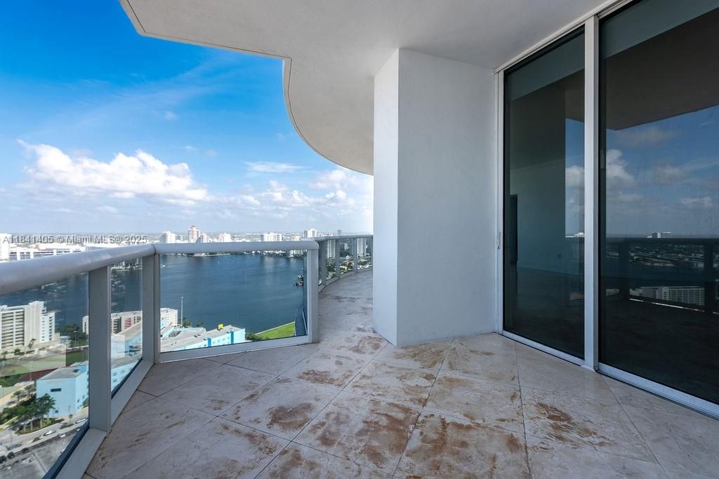 Vendido Recientemente: $2,300,000 (3 camas, 3 baños, 2143 Pies cuadrados)