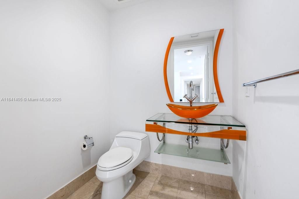 Vendido Recientemente: $2,300,000 (3 camas, 3 baños, 2143 Pies cuadrados)