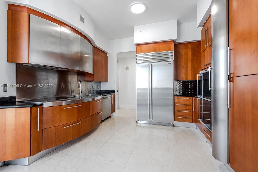 Vendido Recientemente: $2,300,000 (3 camas, 3 baños, 2143 Pies cuadrados)