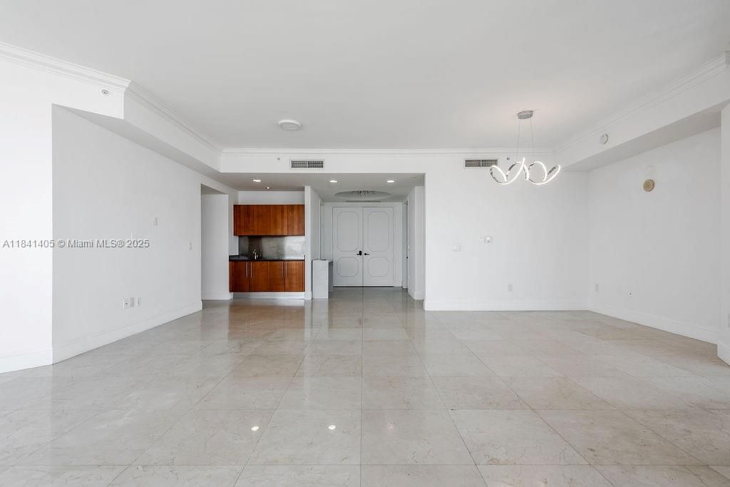 Vendido Recientemente: $2,300,000 (3 camas, 3 baños, 2143 Pies cuadrados)