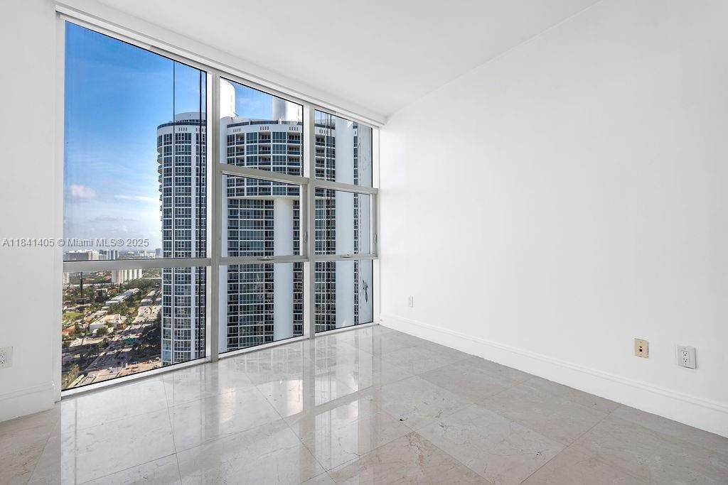 Vendido Recientemente: $2,300,000 (3 camas, 3 baños, 2143 Pies cuadrados)