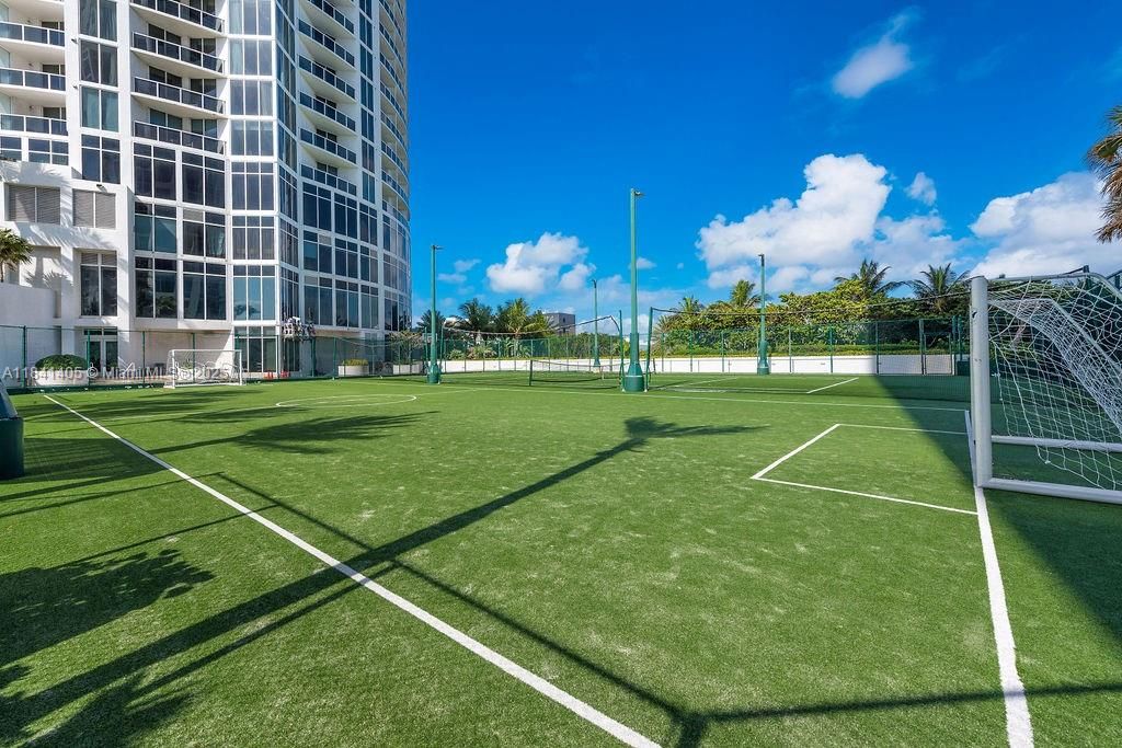 Vendido Recientemente: $2,300,000 (3 camas, 3 baños, 2143 Pies cuadrados)