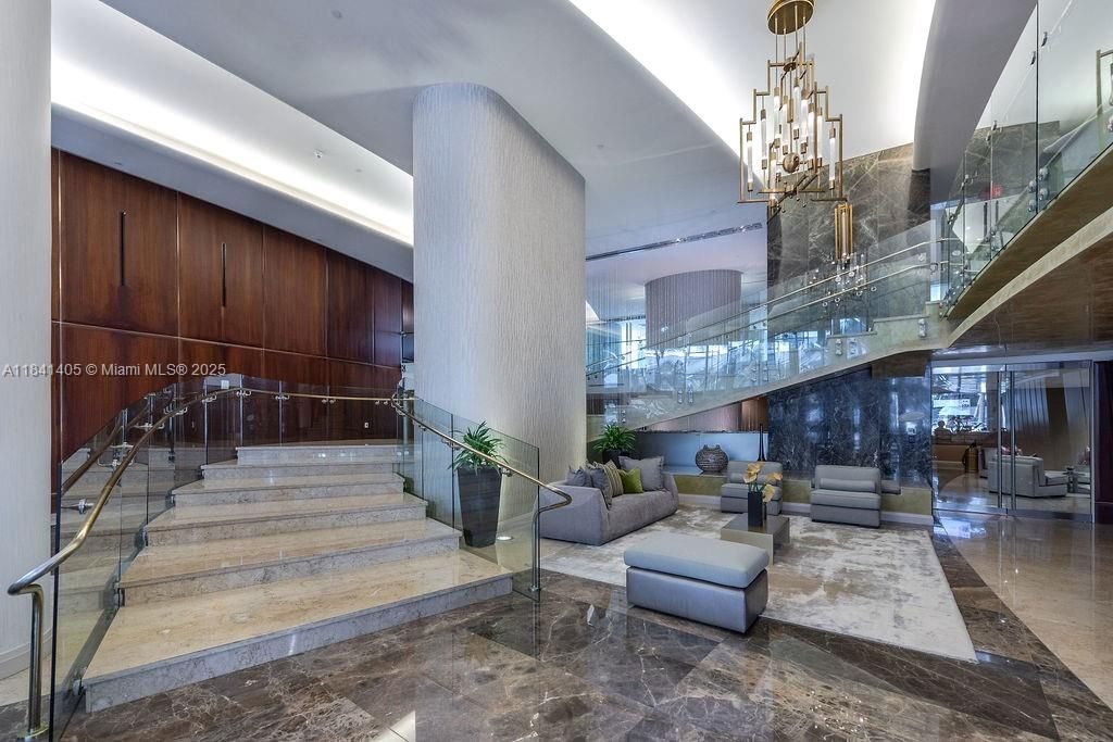 Vendido Recientemente: $2,300,000 (3 camas, 3 baños, 2143 Pies cuadrados)