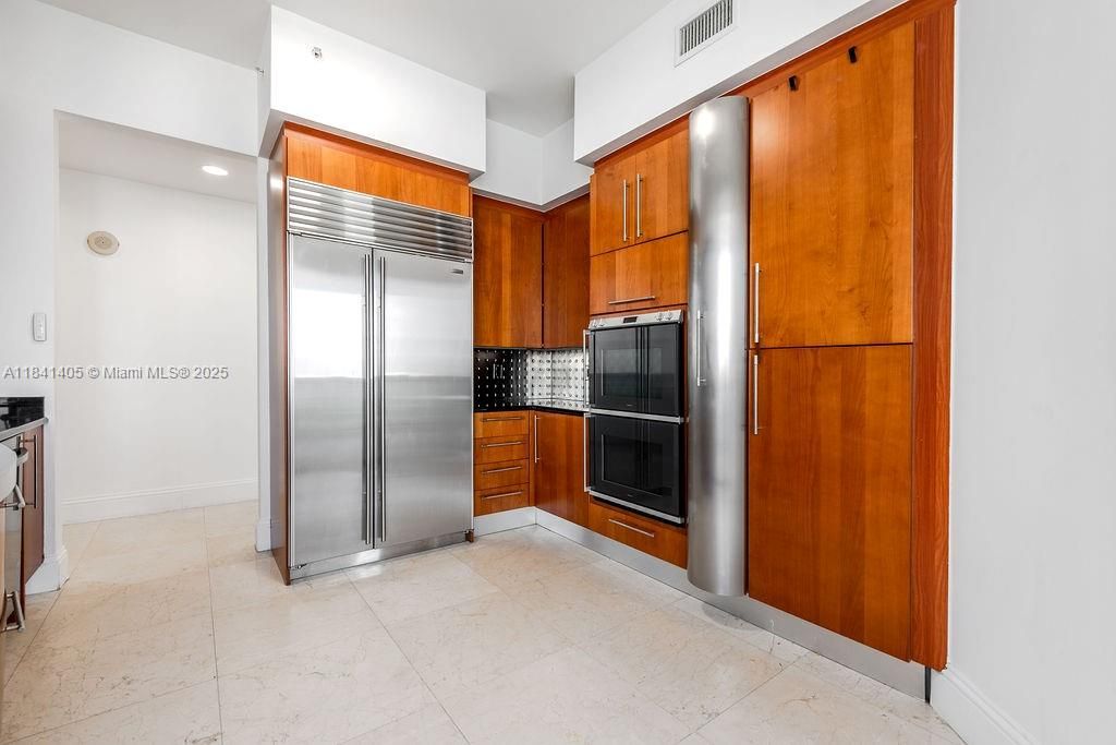 Vendido Recientemente: $2,300,000 (3 camas, 3 baños, 2143 Pies cuadrados)