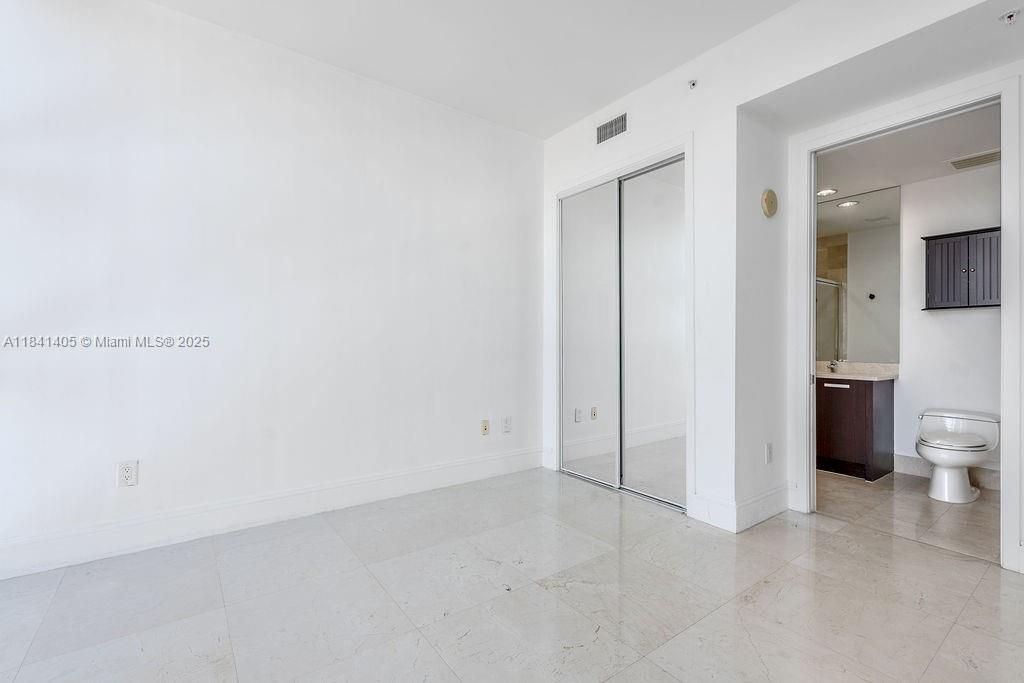 Vendido Recientemente: $2,300,000 (3 camas, 3 baños, 2143 Pies cuadrados)