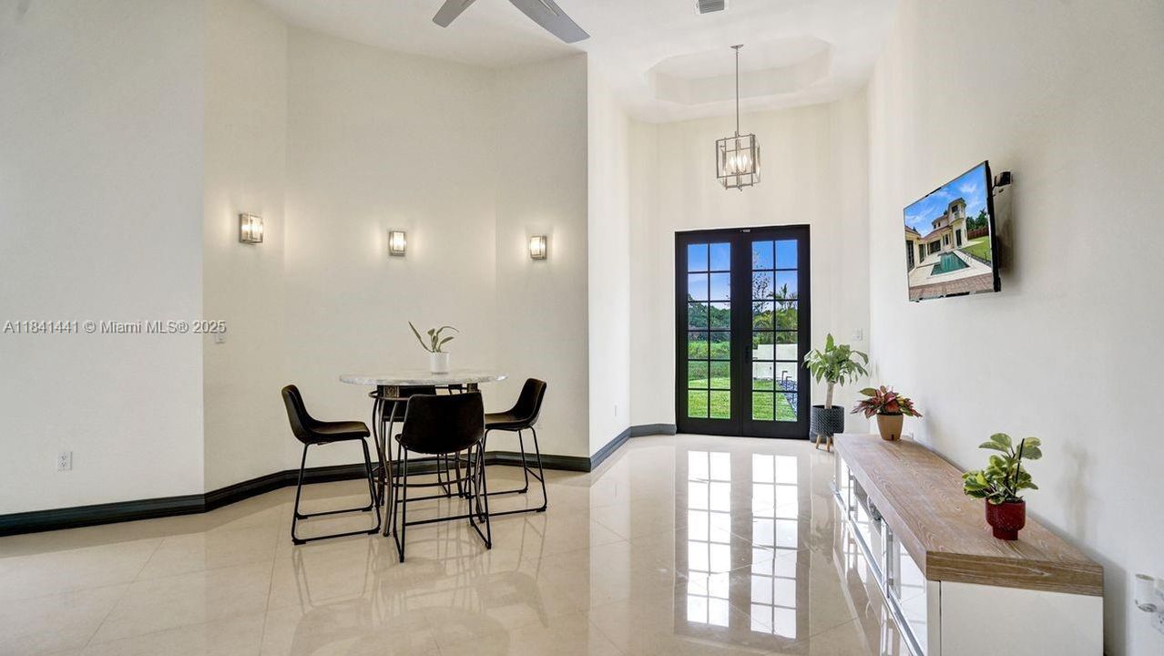 En Venta: $2,295,000 (5 camas, 5 baños, 5025 Pies cuadrados)