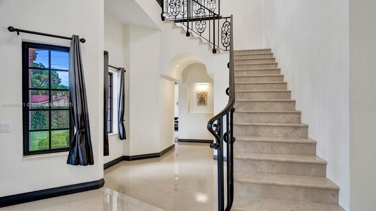 En Venta: $2,295,000 (5 camas, 5 baños, 5025 Pies cuadrados)