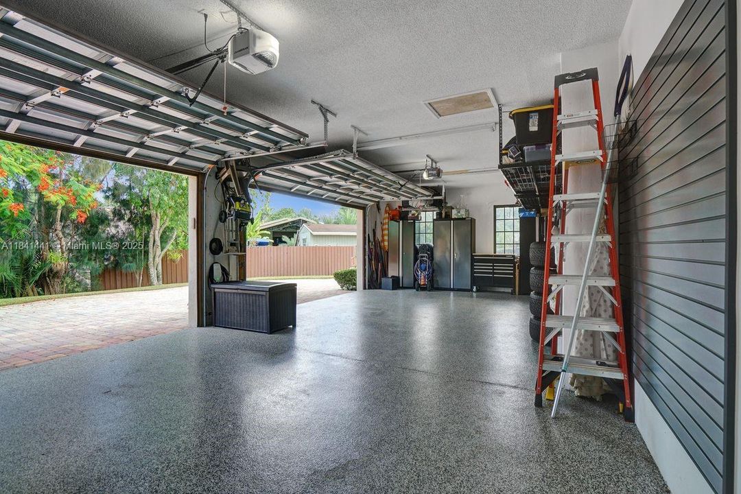 En Venta: $2,295,000 (5 camas, 5 baños, 5025 Pies cuadrados)