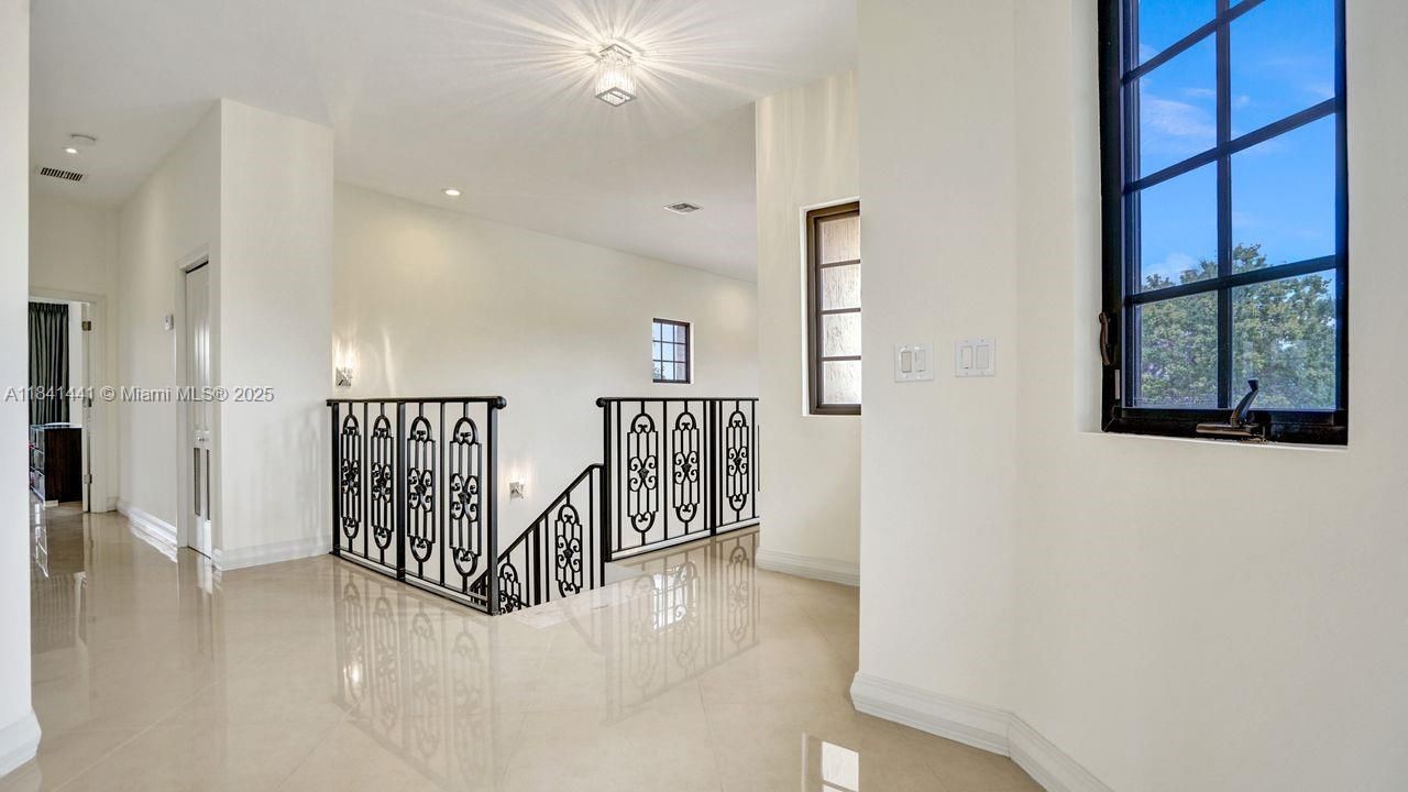 En Venta: $2,295,000 (5 camas, 5 baños, 5025 Pies cuadrados)