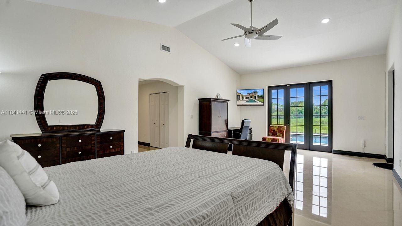 En Venta: $2,295,000 (5 camas, 5 baños, 5025 Pies cuadrados)