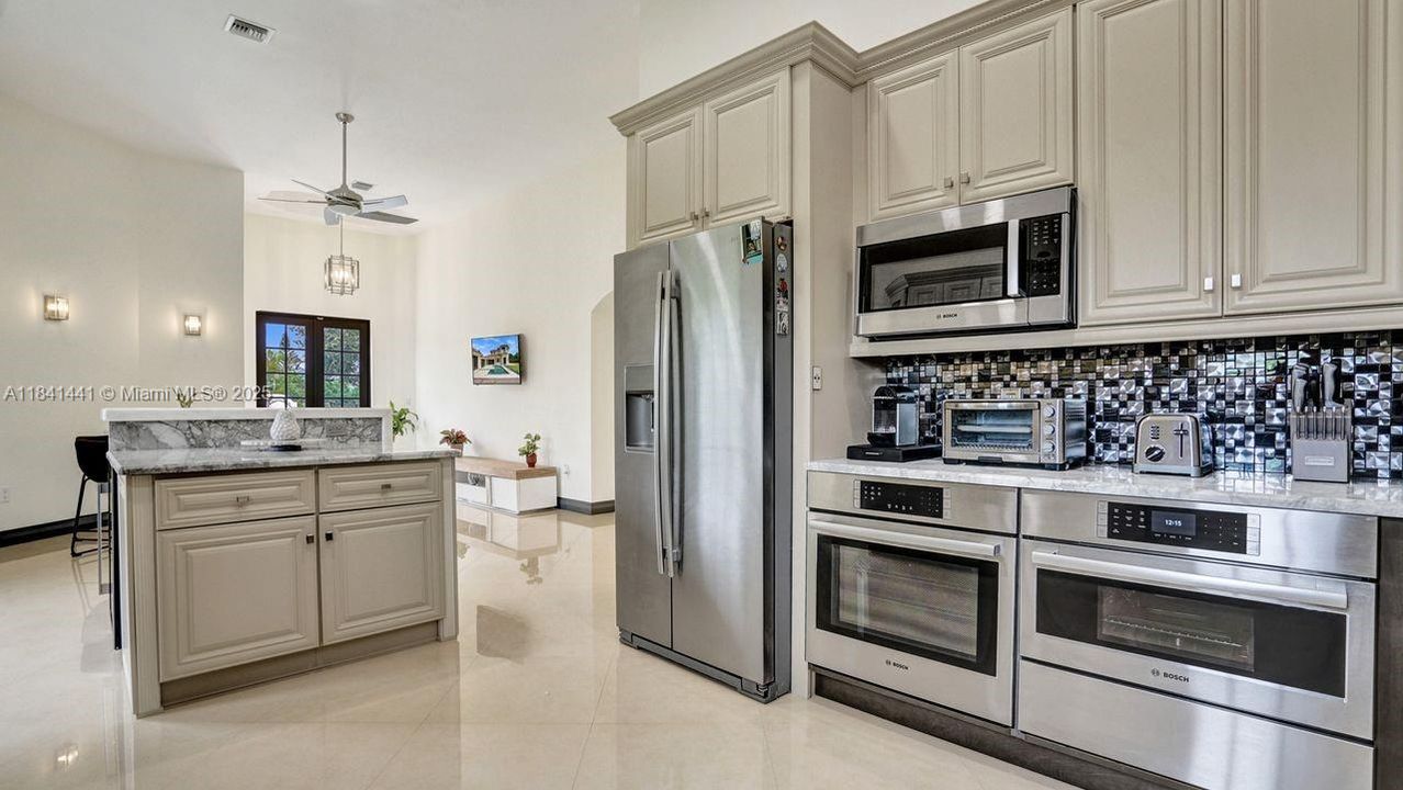 En Venta: $2,295,000 (5 camas, 5 baños, 5025 Pies cuadrados)