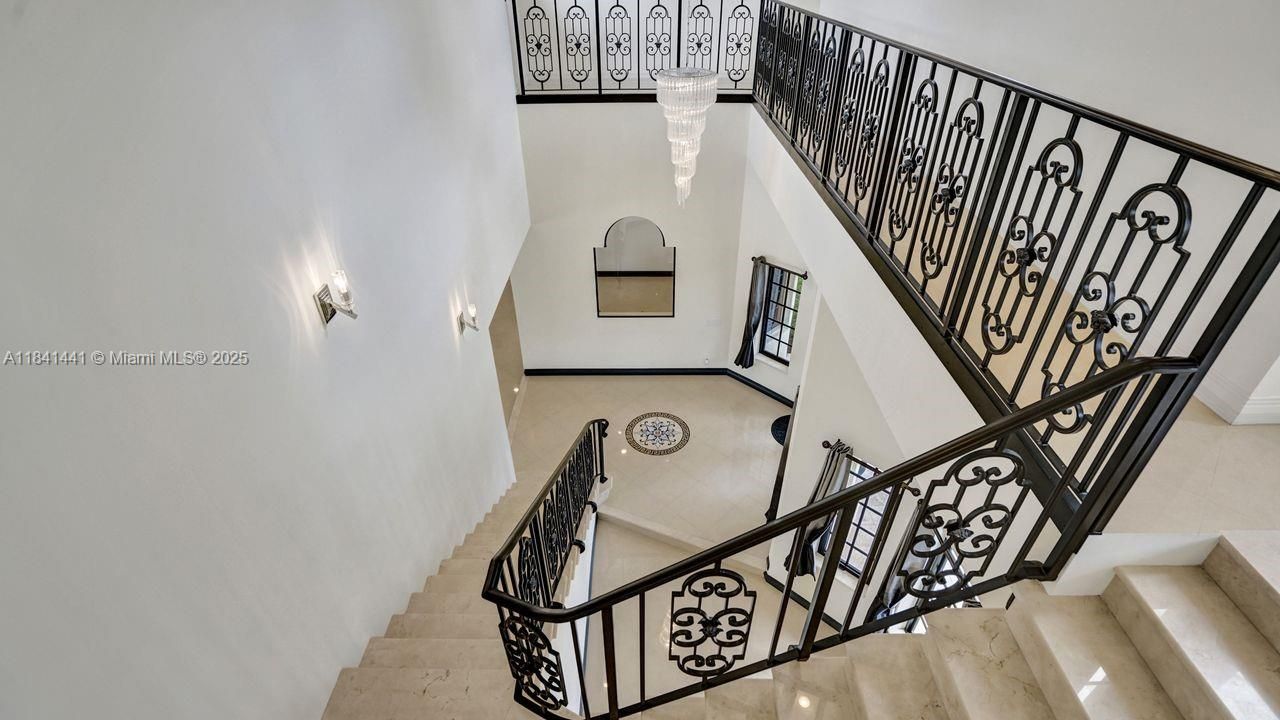 En Venta: $2,295,000 (5 camas, 5 baños, 5025 Pies cuadrados)