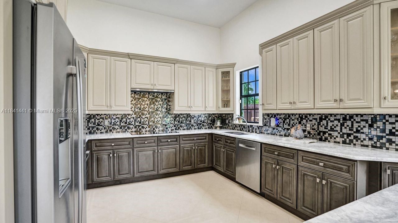 En Venta: $2,295,000 (5 camas, 5 baños, 5025 Pies cuadrados)