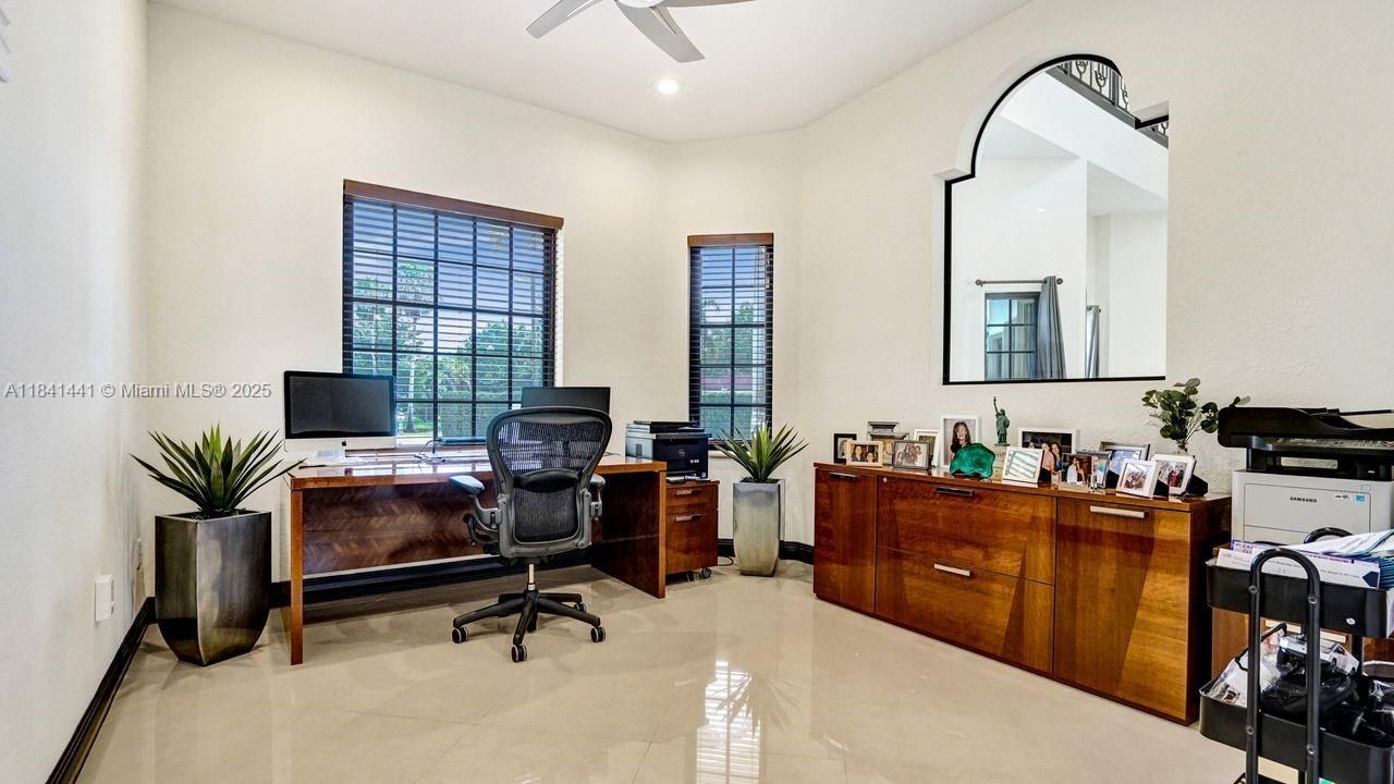 En Venta: $2,295,000 (5 camas, 5 baños, 5025 Pies cuadrados)