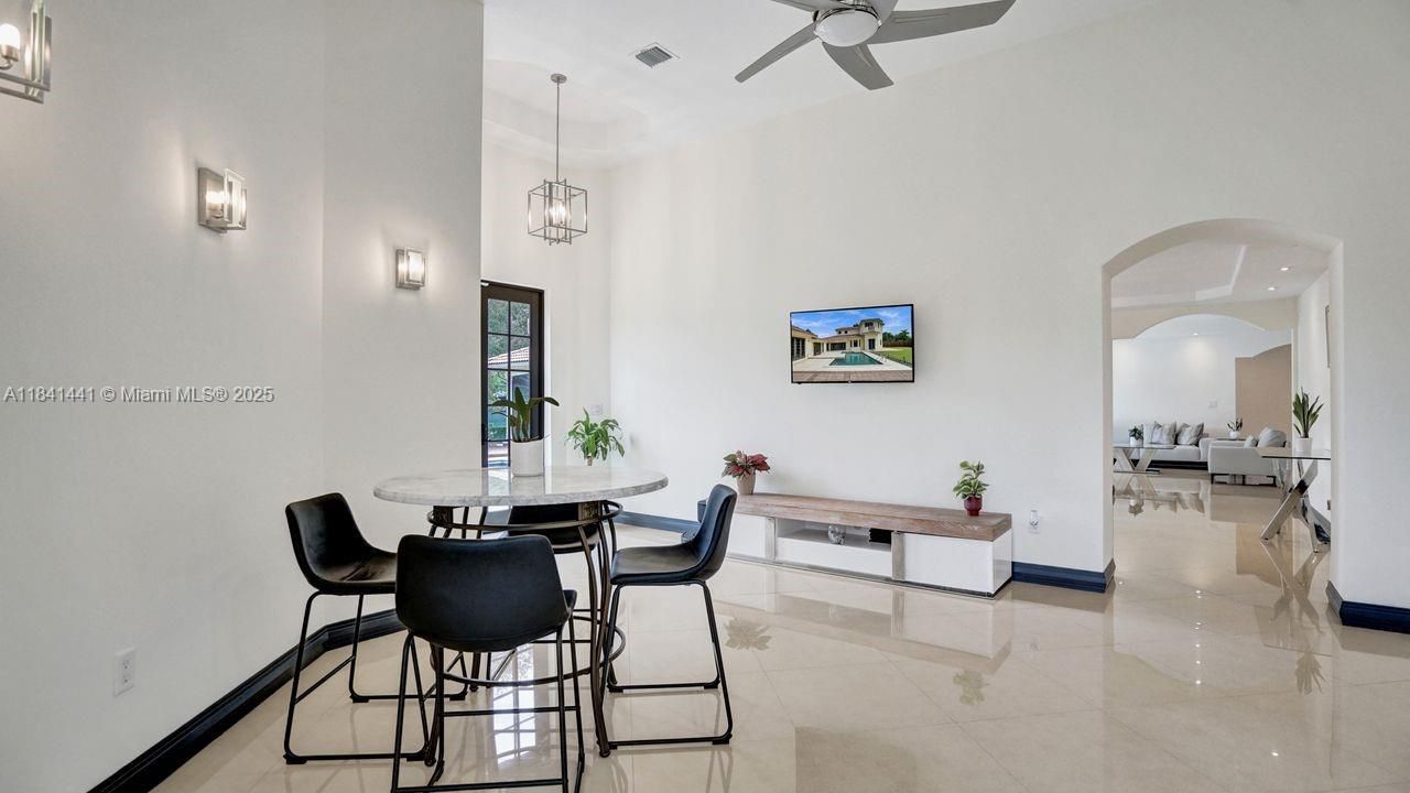 En Venta: $2,295,000 (5 camas, 5 baños, 5025 Pies cuadrados)