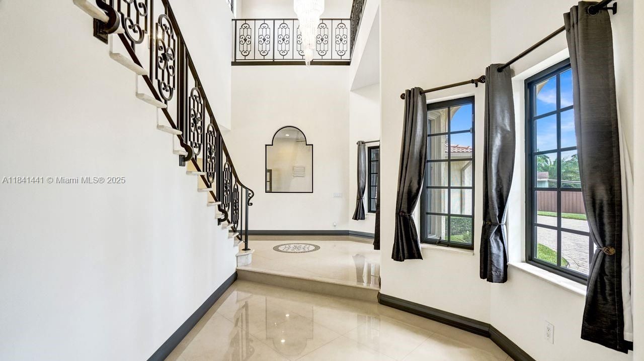 En Venta: $2,295,000 (5 camas, 5 baños, 5025 Pies cuadrados)