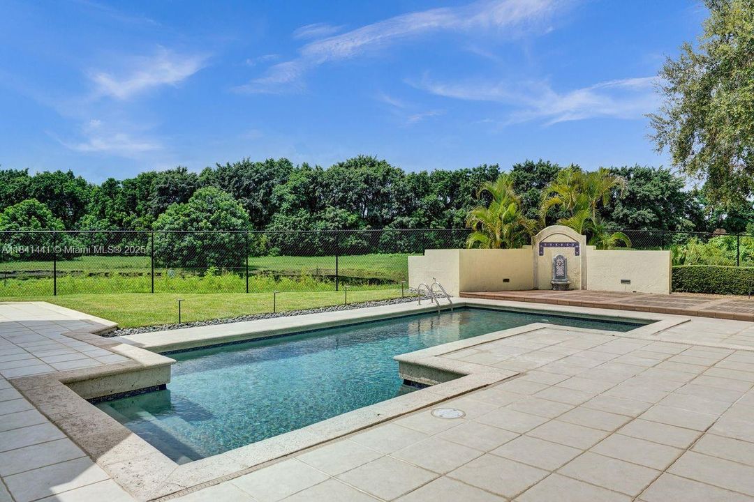 En Venta: $2,295,000 (5 camas, 5 baños, 5025 Pies cuadrados)