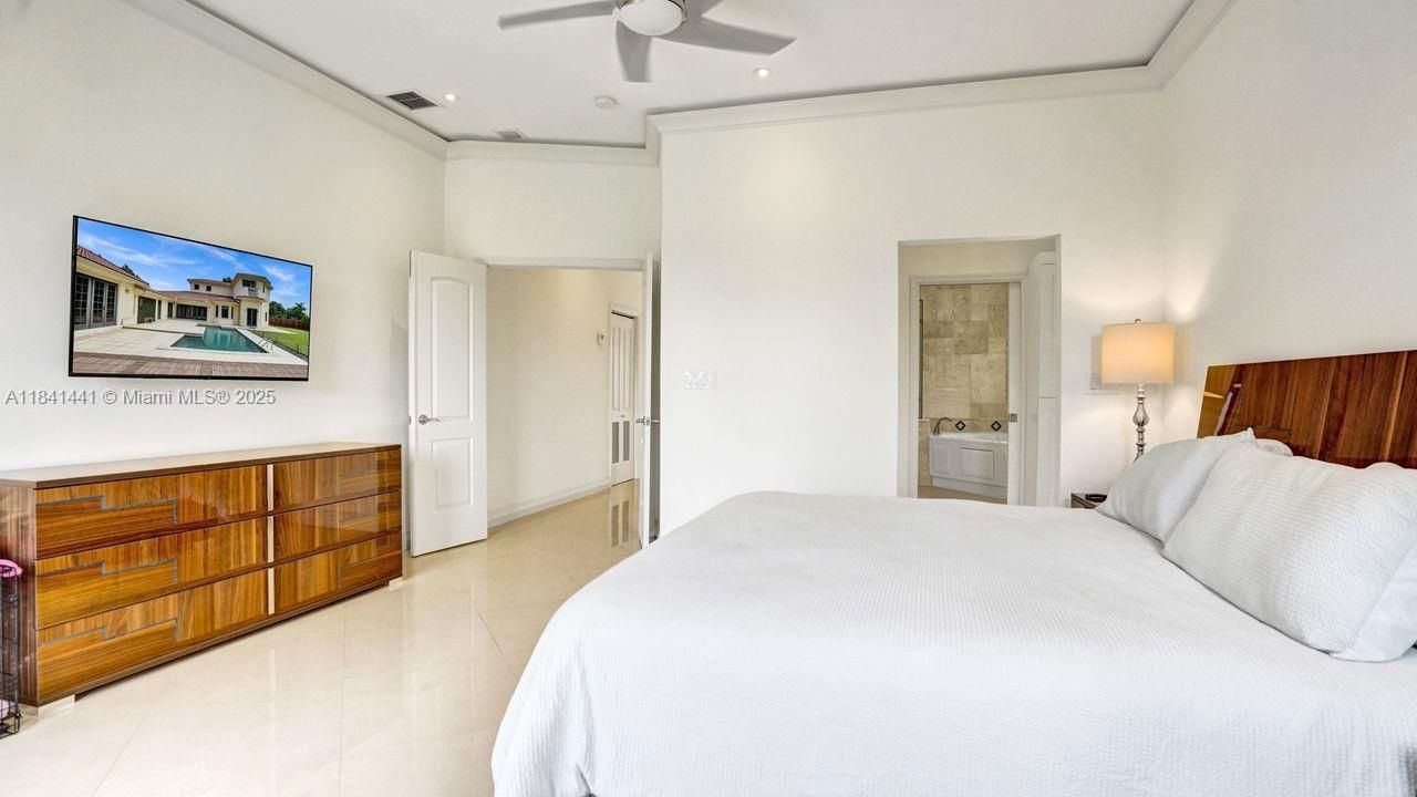 En Venta: $2,295,000 (5 camas, 5 baños, 5025 Pies cuadrados)