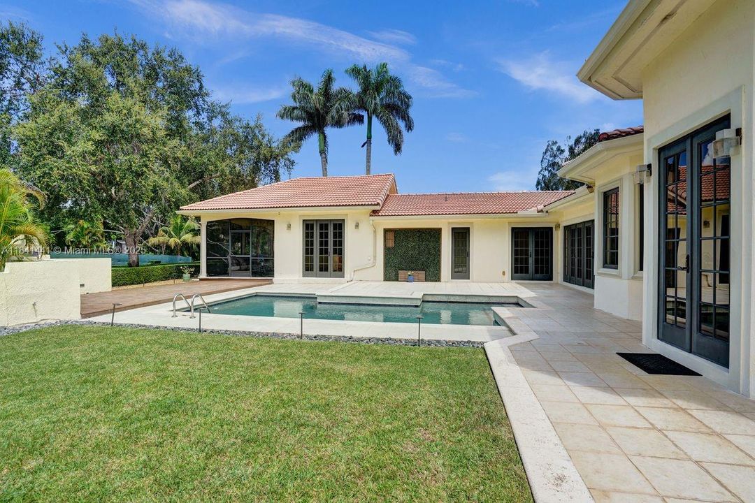 En Venta: $2,295,000 (5 camas, 5 baños, 5025 Pies cuadrados)