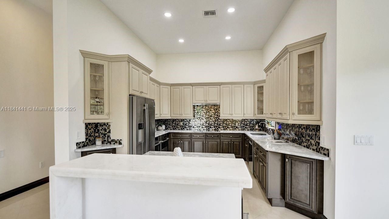 En Venta: $2,295,000 (5 camas, 5 baños, 5025 Pies cuadrados)