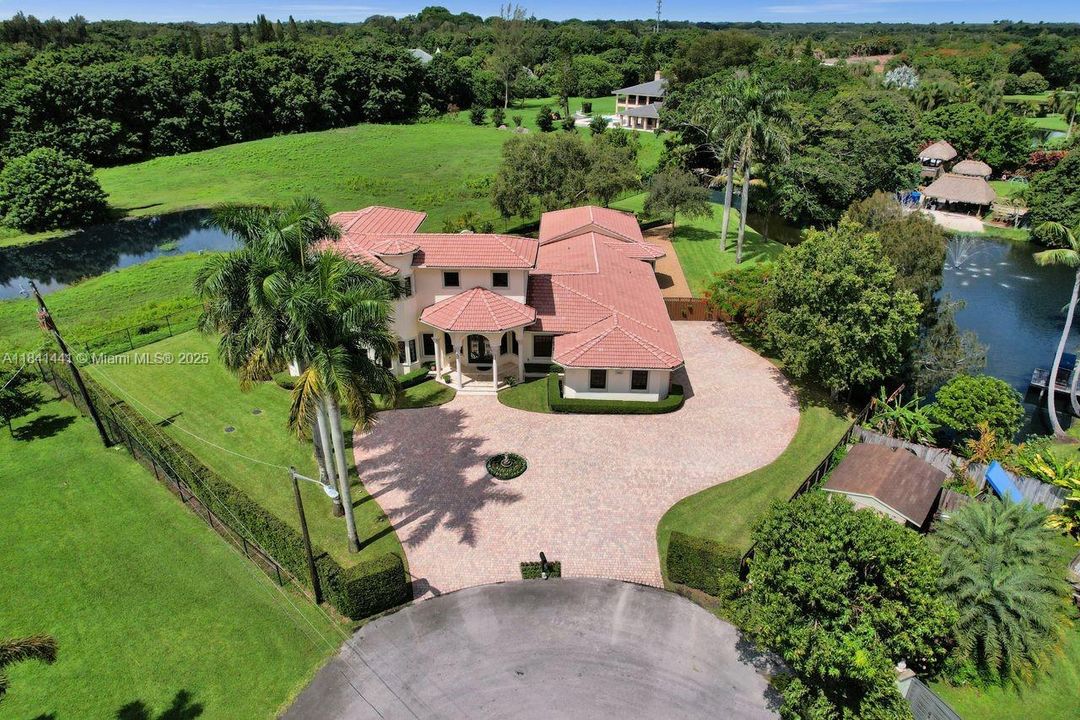 En Venta: $2,295,000 (5 camas, 5 baños, 5025 Pies cuadrados)