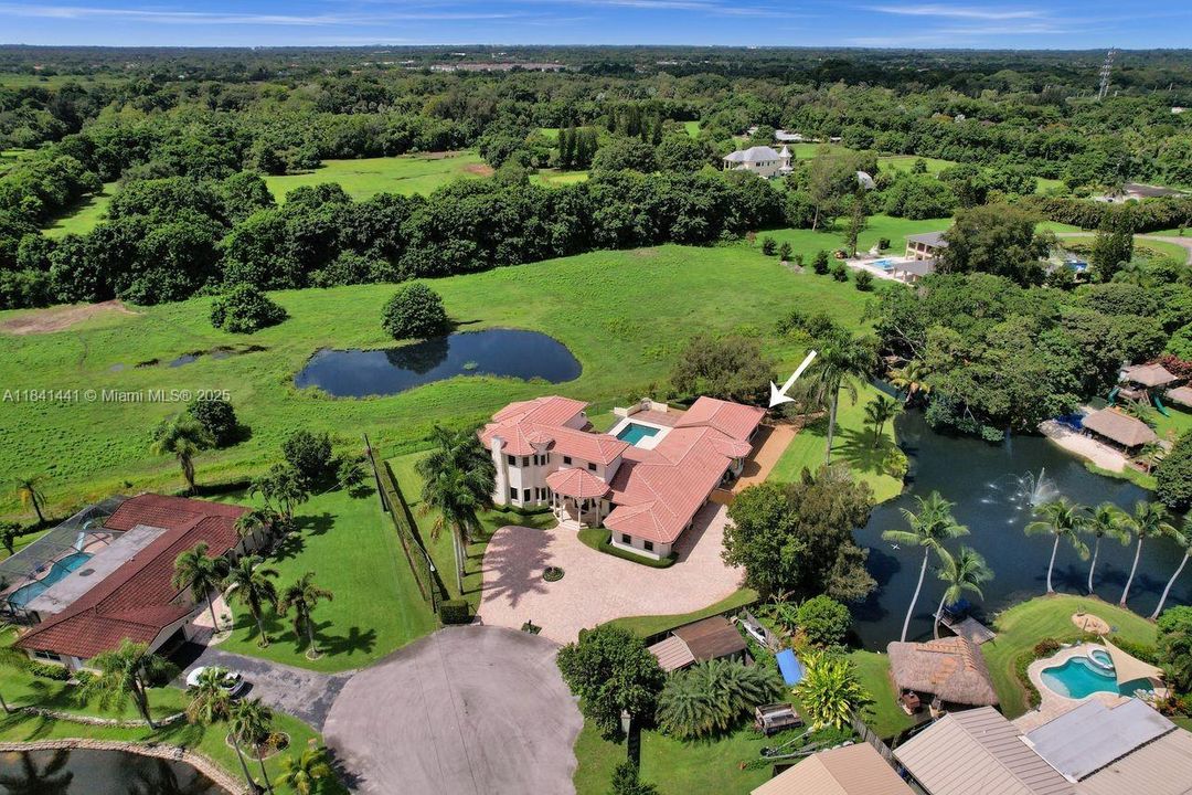 En Venta: $2,295,000 (5 camas, 5 baños, 5025 Pies cuadrados)