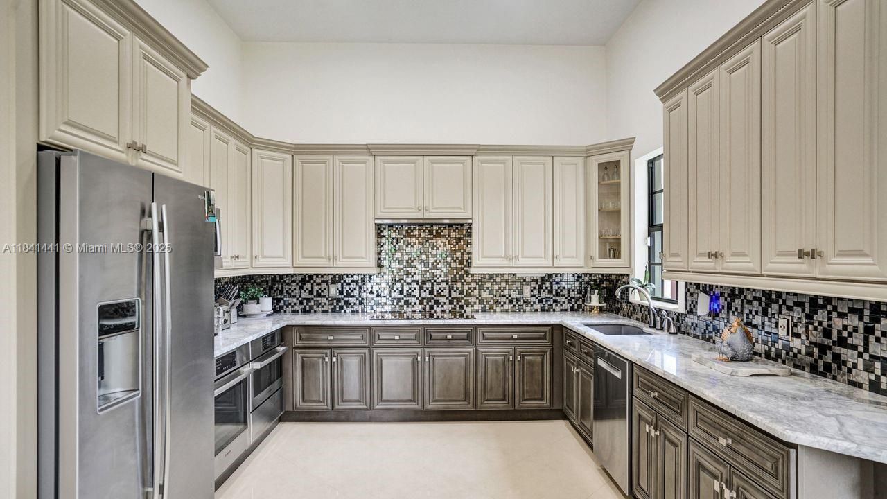 En Venta: $2,295,000 (5 camas, 5 baños, 5025 Pies cuadrados)