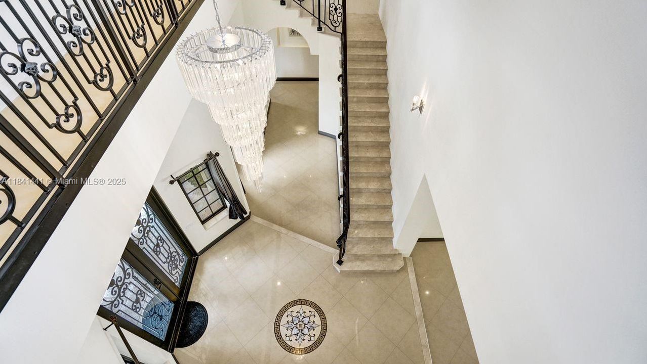 En Venta: $2,295,000 (5 camas, 5 baños, 5025 Pies cuadrados)