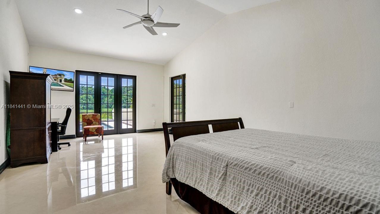 En Venta: $2,295,000 (5 camas, 5 baños, 5025 Pies cuadrados)