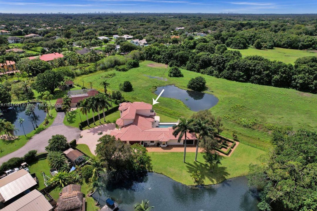 En Venta: $2,295,000 (5 camas, 5 baños, 5025 Pies cuadrados)