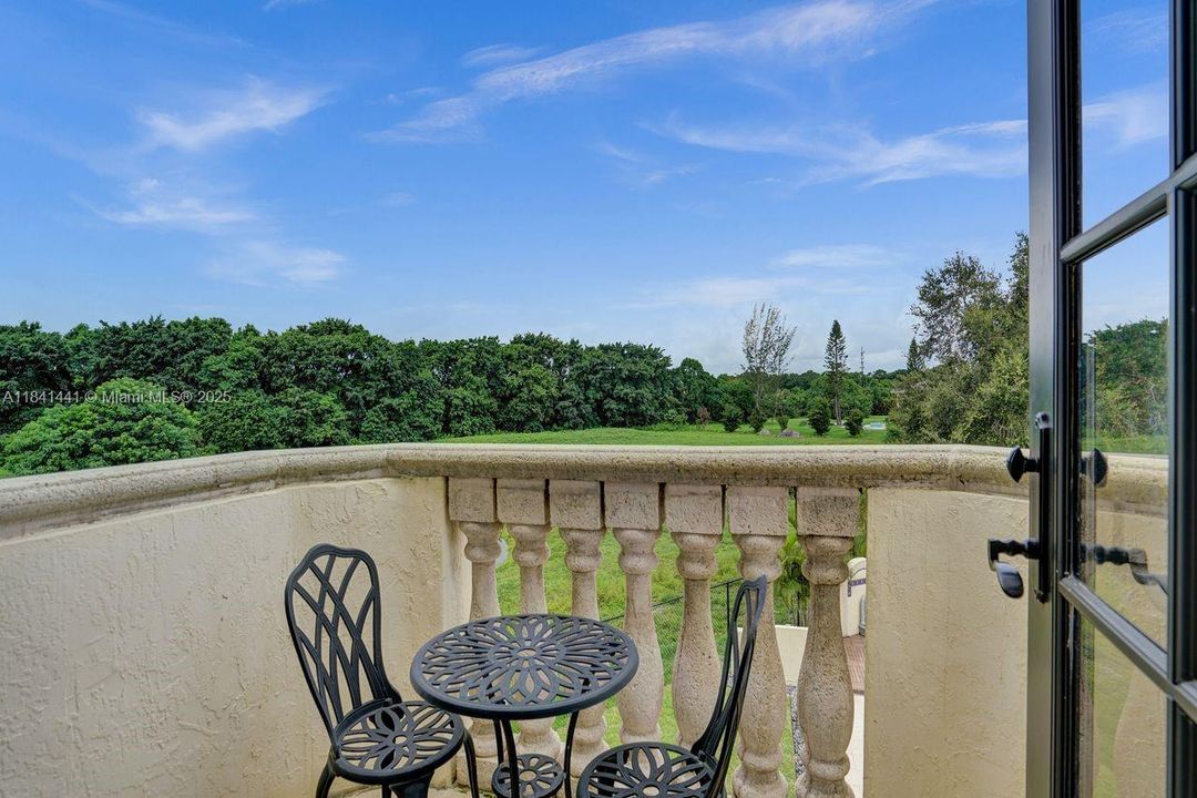 En Venta: $2,295,000 (5 camas, 5 baños, 5025 Pies cuadrados)