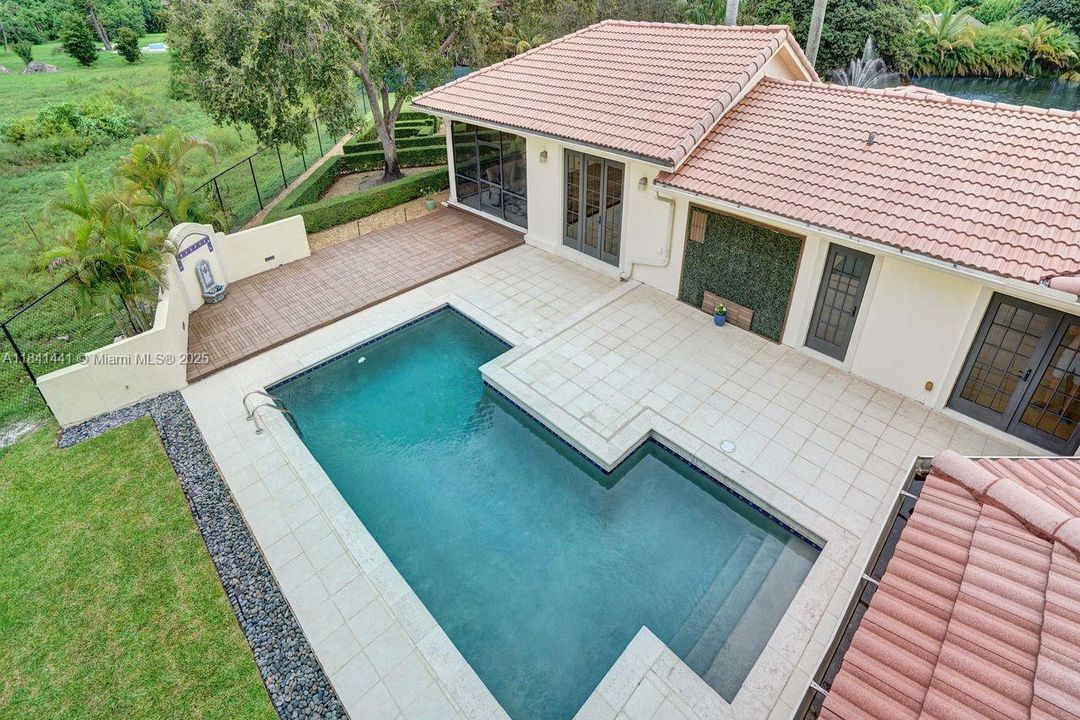 En Venta: $2,295,000 (5 camas, 5 baños, 5025 Pies cuadrados)