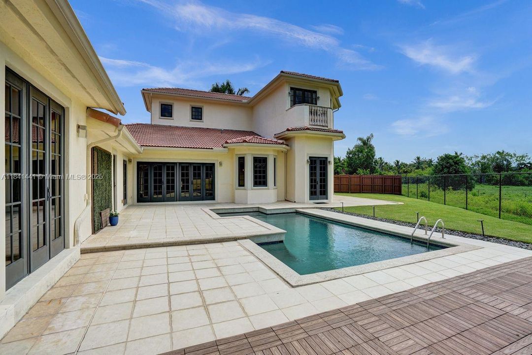 En Venta: $2,295,000 (5 camas, 5 baños, 5025 Pies cuadrados)