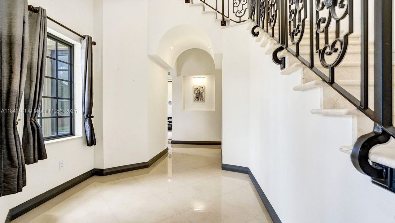 En Venta: $2,295,000 (5 camas, 5 baños, 5025 Pies cuadrados)