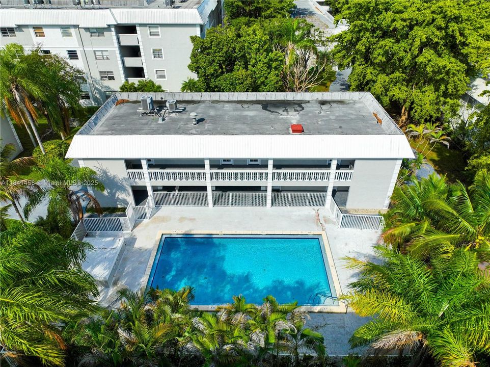 For Sale: $177,000 (1 beds, 1 baths, 664 Square Feet)