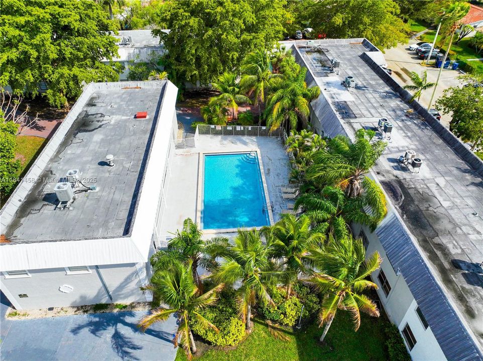 For Sale: $177,000 (1 beds, 1 baths, 664 Square Feet)