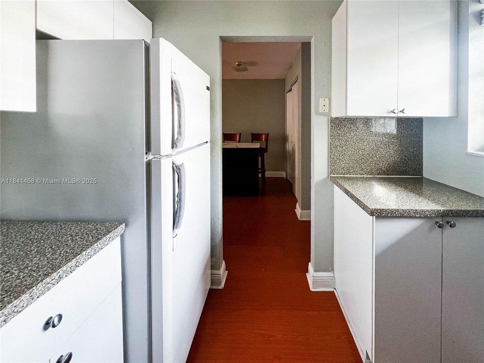 For Sale: $177,000 (1 beds, 1 baths, 664 Square Feet)
