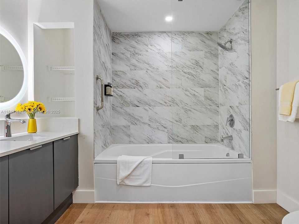 Недавно продано: $699,000 (1 спален, 2 ванн, 767 Квадратных фут)