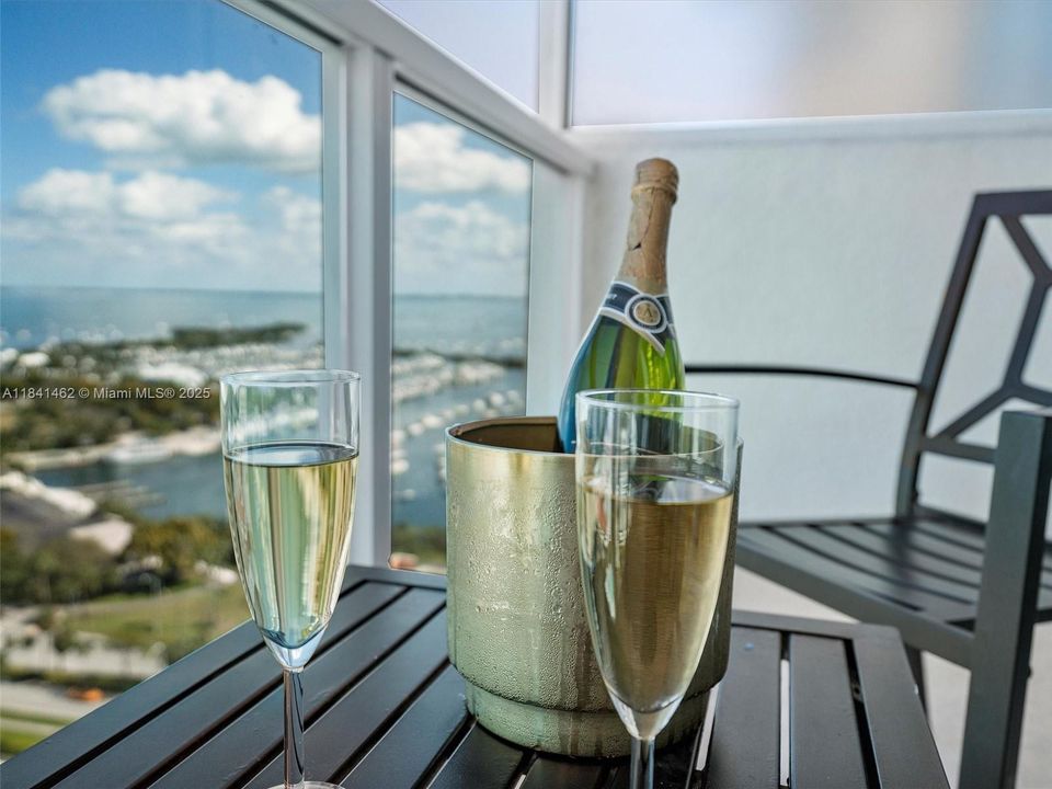 Недавно продано: $699,000 (1 спален, 2 ванн, 767 Квадратных фут)