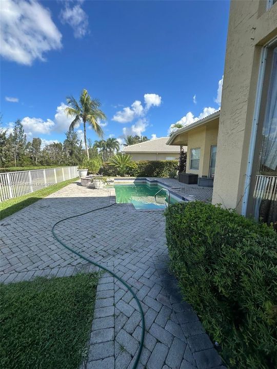 Active With Contract: $799,900 (5 beds, 5 baths, 3561 Square Feet)