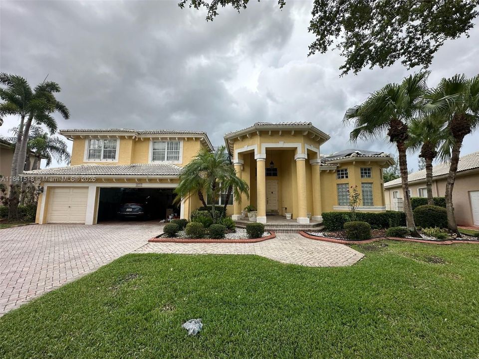 Active With Contract: $799,900 (5 beds, 5 baths, 3561 Square Feet)