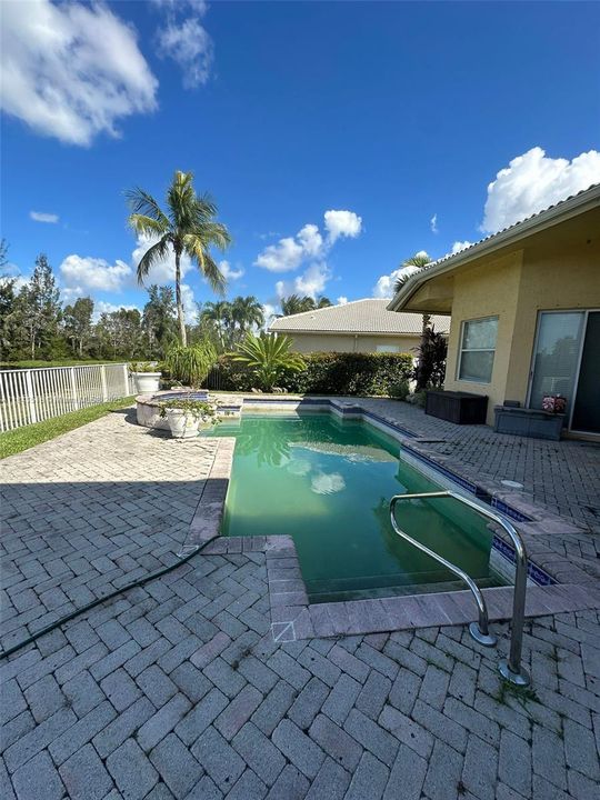 Active With Contract: $799,900 (5 beds, 5 baths, 3561 Square Feet)