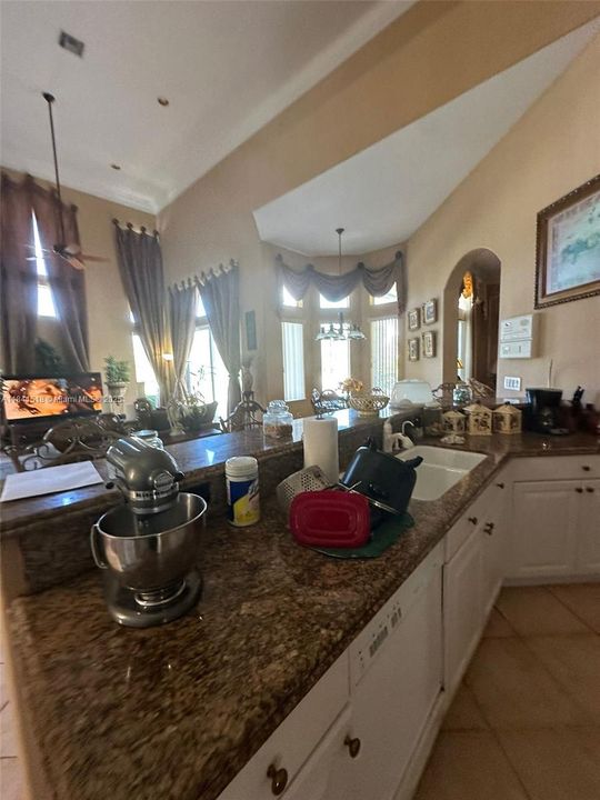 Active With Contract: $799,900 (5 beds, 5 baths, 3561 Square Feet)