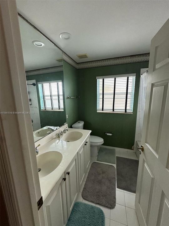 Active With Contract: $799,900 (5 beds, 5 baths, 3561 Square Feet)