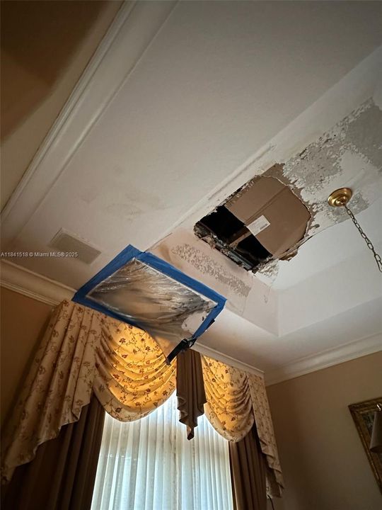 Active With Contract: $799,900 (5 beds, 5 baths, 3561 Square Feet)