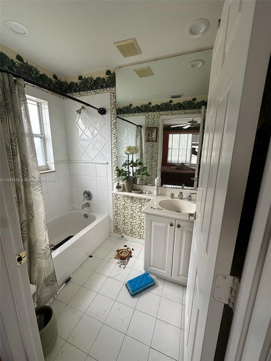 Active With Contract: $799,900 (5 beds, 5 baths, 3561 Square Feet)